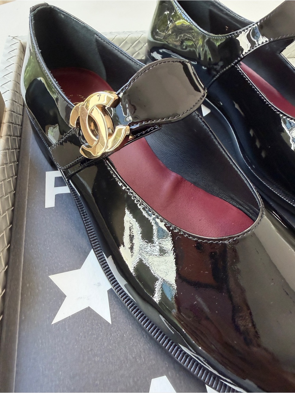CHANEL 26B BLACK PATENT LEATHER MARYJANES GOLD CC LOGO ADJUSTABLE LOCK FLATS 38C - Picture 12 of 17